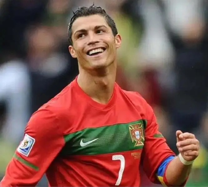 C罗个人资料葡萄牙足球巨星的生平故事